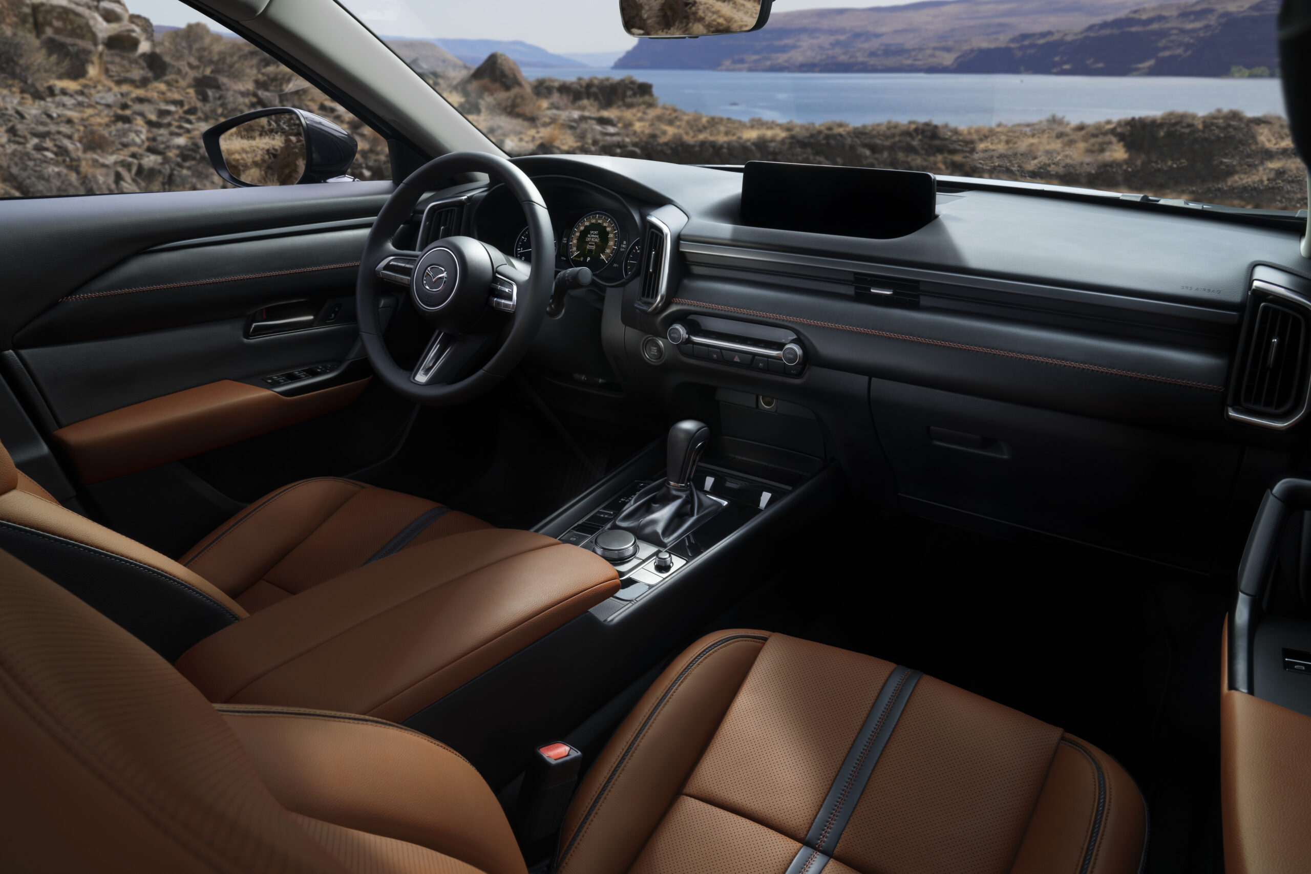 RS74476_VG06LAA_Mazda_CX-50_2024_Versiones_Grand_Touring_Signature_2.5L_Turbo_Interior_007