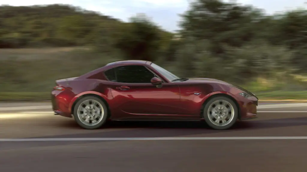 RS75484_MX-5_NH8BLAG_51F_NL5_EXT_Mazda_MX-5_2025_version_35_AÑOS_Exterior_Rojo_Artesanal_035