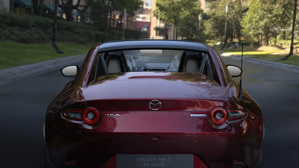 RS75494_MX-5_NH8BLAG_51F_NL5_EXT_Mazda_MX-5_2025_version_35_AÑOS_Exterior_Rojo_Artesanal_007